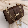 Sac bandoulière effet croco avec chaîne dorée – Chic et intemporel
