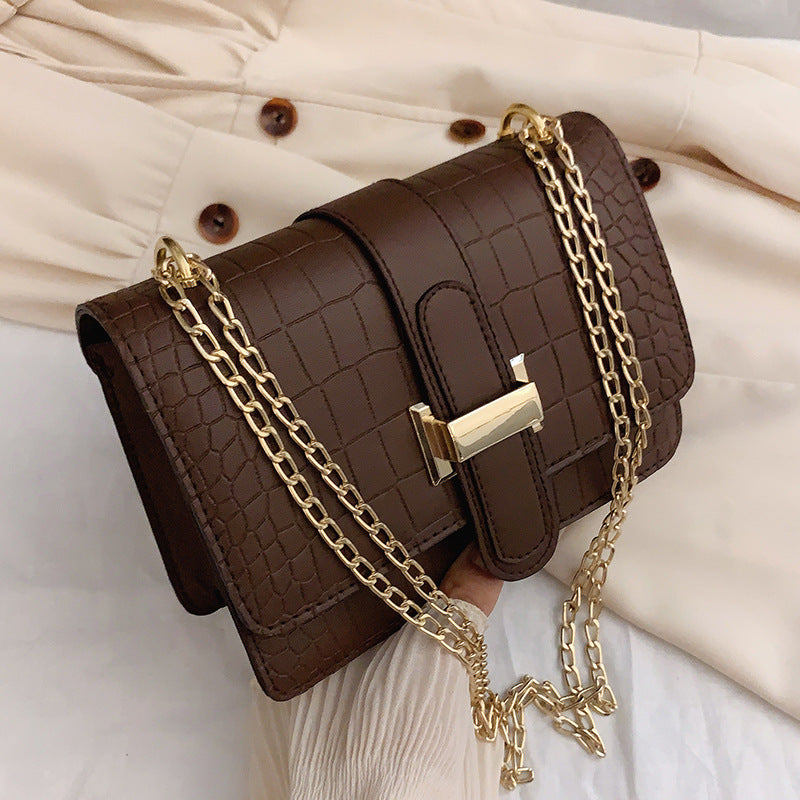 Sac bandoulière effet croco avec chaîne dorée – Chic et intemporel